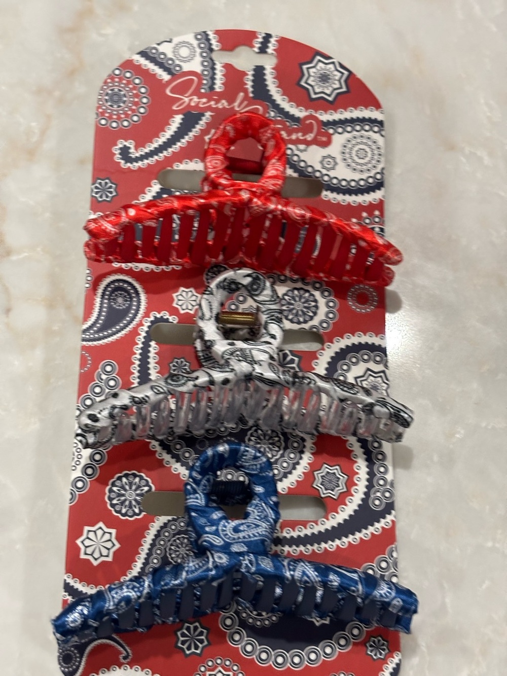 NWT Social Strand Set of 3 satiny Bandana-Print Hair Claw Clips
